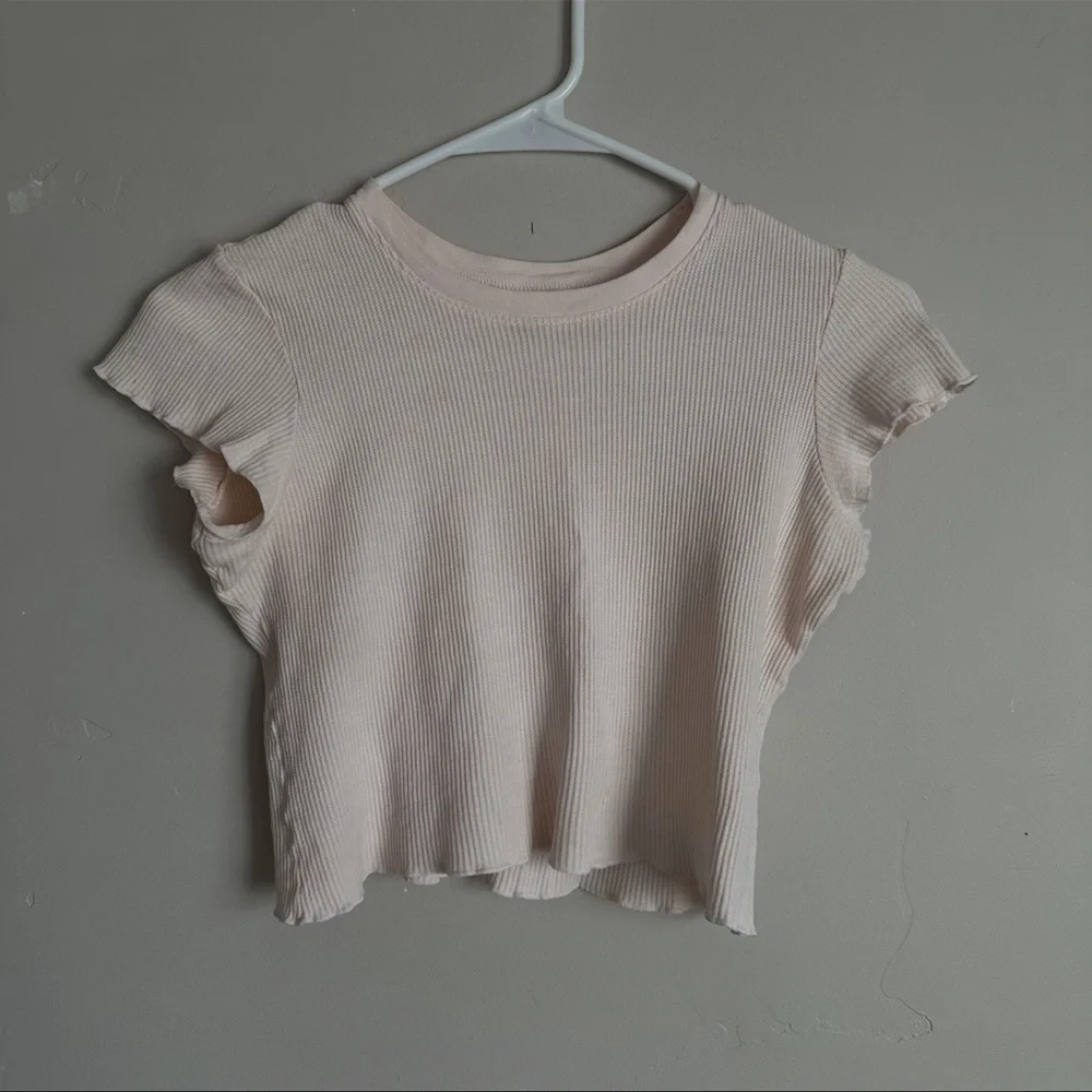 Brandy Melville J. Galt Ribbed Crop Tee – Blush Pink - Picture 3 of 3